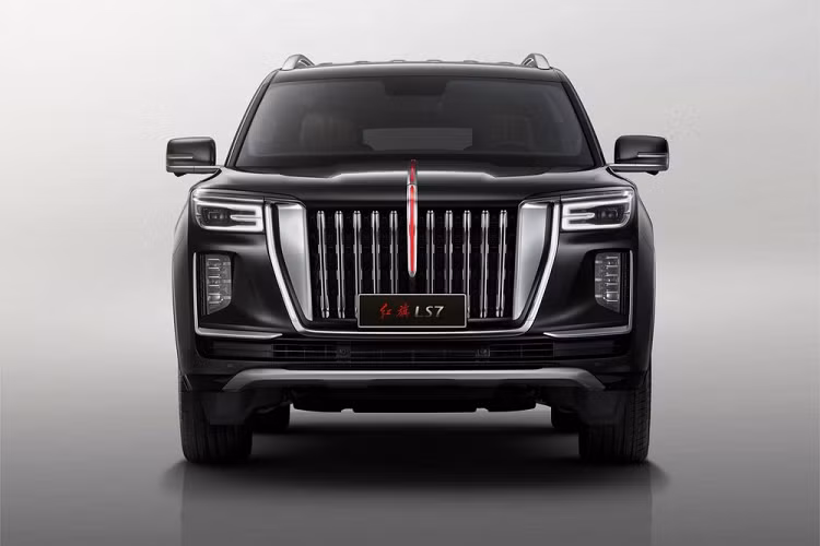 Vào hồi tháng 10 năm ngoái, Hồng Kỳ LS7 đã chính thức lộ diện tại Trung Quốc. Mãi đến nay, thương hiệu Hồng Kỳ (Hongqi) mới tung ra những hình ảnh chính thức của mẫu SUV hạng sang cỡ lớn này. Nhờ đó, chúng ta mới lần đầu tiên được chiêm ngưỡng thiết kế nội thất của Hồng Kỳ LS7 2023 mới.