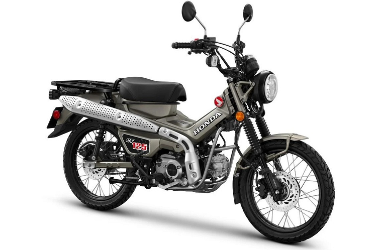 Bước sang phiên bản 2022, mẫu xe máy Honda CT125 được thiết kế theo chủ đề "The Trail Explorer" và có thêm màu sơn mới là xám. Màu sơn này chẳng những giúp xe trông "ngầu" hơn mà còn mang đến sự độc đáo cho Honda CT125 2022.