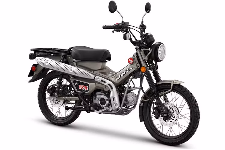 Bước sang phiên bản 2022, mẫu xe máy Honda CT125 được thiết kế theo chủ đề "The Trail Explorer" và có thêm màu sơn mới là xám. Màu sơn này chẳng những giúp xe trông "ngầu" hơn mà còn mang đến sự độc đáo cho Honda CT125 2022.