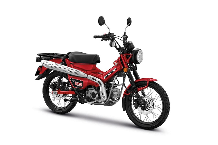 Đồng thời, đây cũng là màu sơn lấy cảm hứng từ Honda CT Series ra đời từ thập niên '60. Ngoài màu xám mới, Honda CT125 2022 còn có 2 tùy chọn màu sơn khác là đỏ và xanh lá. Trong khi đó, màu nâu cũ đã bị loại bỏ.