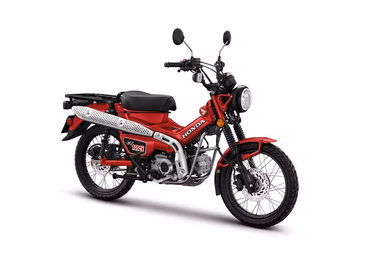 Đồng thời, đây cũng là màu sơn lấy cảm hứng từ Honda CT Series ra đời từ thập niên '60. Ngoài màu xám mới, Honda CT125 2022 còn có 2 tùy chọn màu sơn khác là đỏ và xanh lá. Trong khi đó, màu nâu cũ đã bị loại bỏ.