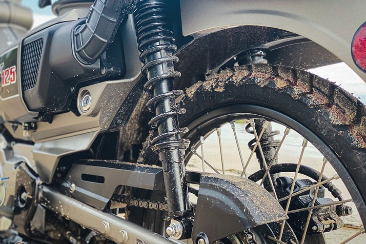 Ngoài những điểm mới trên, Honda CT125 2022 tại Thái Lan còn có thêm phiên bản đặc biệt mang tên Stanley Special Edition. Với số lượng sản xuất đúng 150 chiếc, phiên bản đặc biệt này sẽ đi kèm 14 phụ kiện do các thương hiệu Stanley và H2C sản xuất.