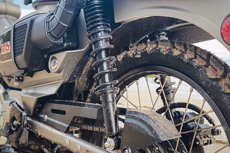 Ngoài những điểm mới trên, Honda CT125 2022 tại Thái Lan còn có thêm phiên bản đặc biệt mang tên Stanley Special Edition. Với số lượng sản xuất đúng 150 chiếc, phiên bản đặc biệt này sẽ đi kèm 14 phụ kiện do các thương hiệu Stanley và H2C sản xuất.