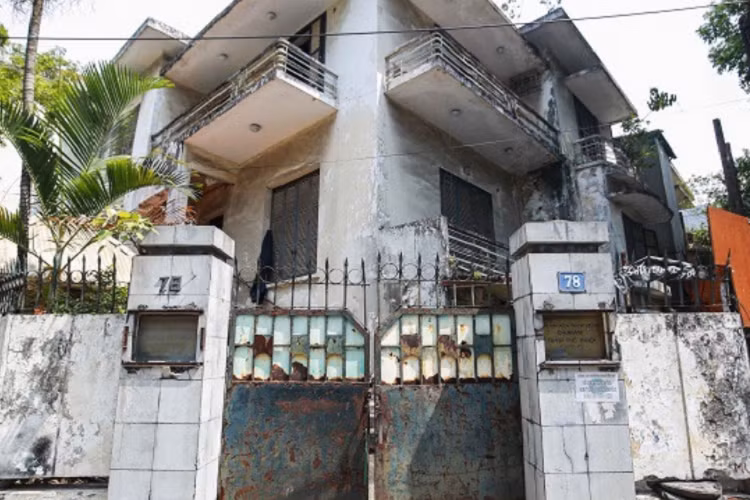 Chính quyền địa phương đã kết hợp với Sở Xây dựng thành phố lên kế hoạch trùng tu và nâng cấp lại căn biệt thự “tiền tỷ” này. Trong thời gian tới, căn biệt thự sẽ được đưa vào cho thuê và sử dụng.