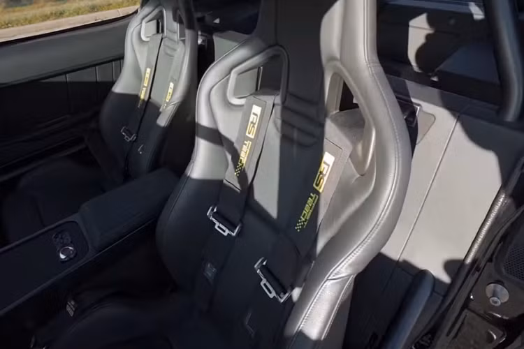 Tất cả những trang bị này giúp mang lại một chiếc Chevrolet Camaro 1970 hàng khủng, có một không hai này hiệu suất mạnh mẽ không thua kém bất cứ siêu xe hiện đại nào.