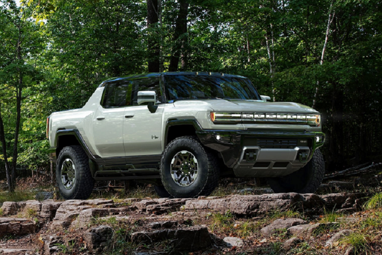 Giá xe Hummer EV 2022 khởi điểm khoảng 85.000 USD (khoảng 1,98 tỷ đồng) nhưng hiện tại, có nhiều nơi chào bán mẫu bán tải điện này với giá cao hơn rất nhiều, có chiếc được bán với giá lên tới 300.000 USD (khoảng 7 tỷ đồng).