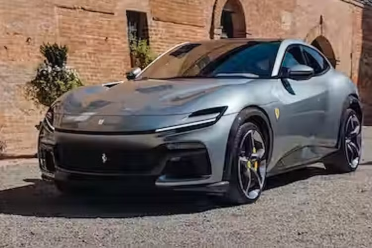 Giống như GTC4Lusso, Ferrari Purosangue mới có hệ thống truyền động dẫn động tất cả các bánh và bộ dẫn động cầu trước ngắt phía trên bánh răng thứ tư hoặc khoảng 201 km/h.