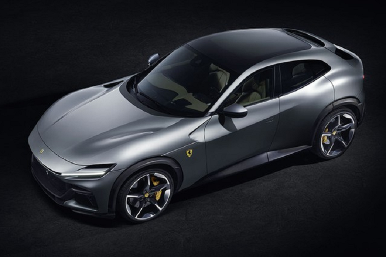 Purosangue được hãng Ferrari trang bị động cơ xăng V12, dung tích 6.5 lít, hút khí tự nhiên danh tiếng, sản sinh ra công suất tối đa 715 mã lực và mô-men xoắn cực đại 716 Nm đủ khiến DBX707 của Aston Martin có công suất 697 mã lực hay Lamborghini Urus Performante 2023 có 657 mã lực và Bentley Bentagya Speed có sẵn động cơ W12 nhưng chỉ có thể đạt công suất 626 mã lực phải bái phục.