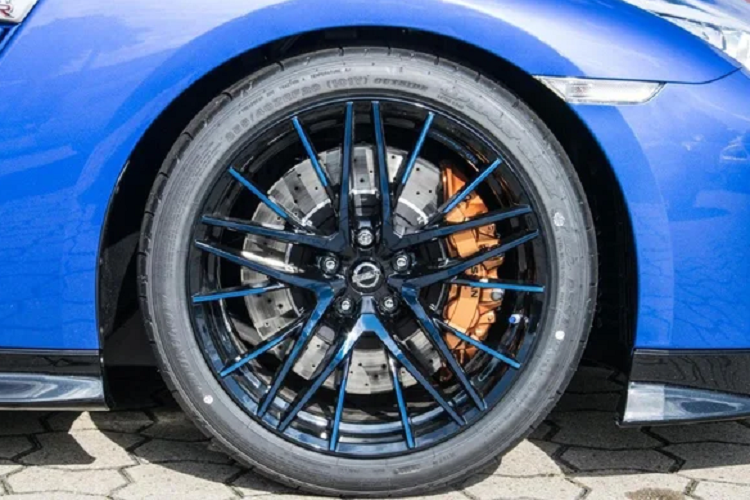 Tuy nhiên, lãnh đạo Nissan cho biết họ không có ý định khai tử GT-R và sẽ phát triển một phiên bản điện hóa của mẫu xe này, có thể là hệ truyền động hybrid hoặc động cơ thuần điện.