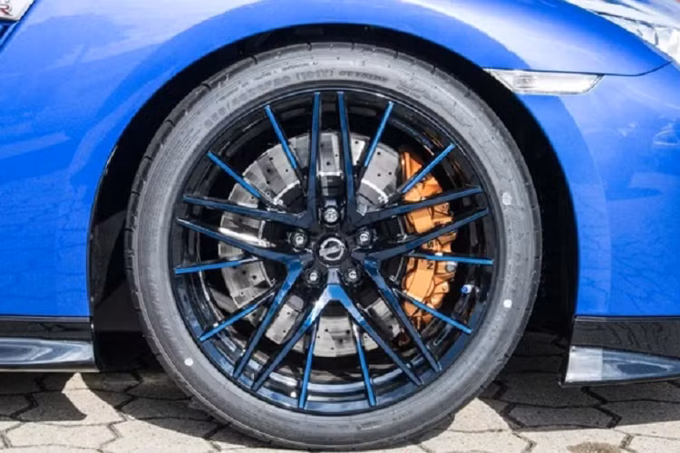 Tuy nhiên, lãnh đạo Nissan cho biết họ không có ý định khai tử GT-R và sẽ phát triển một phiên bản điện hóa của mẫu xe này, có thể là hệ truyền động hybrid hoặc động cơ thuần điện.