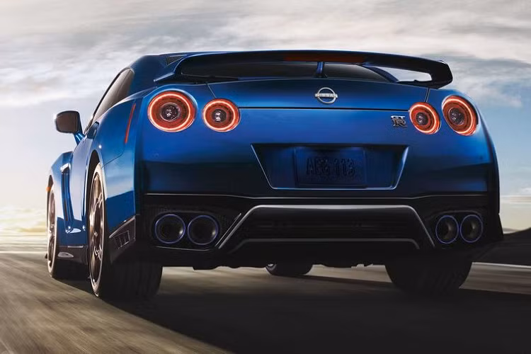 Nissan GT-R chạy điện thế hệ mới khả năng cao sẽ sử dụng nền tảng của thế hệ hiện tại nhưng thân xe được thiết kế lại hoàn toàn và nội thất được đại tu toàn bộ.
