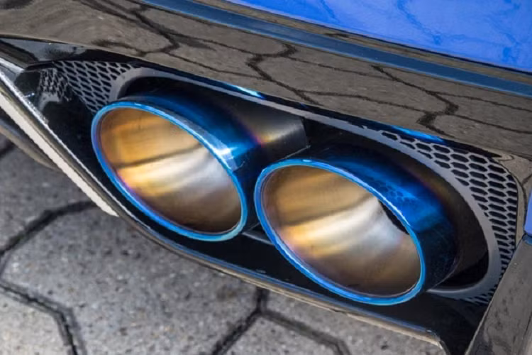 Ngoài ra, chiếc xe điện Nissan GT-R thể thao cũng được cải tiến khung gầm, hệ thống treo và bổ sung nhiều thành phần mới cùng các công nghệ hiện đại.