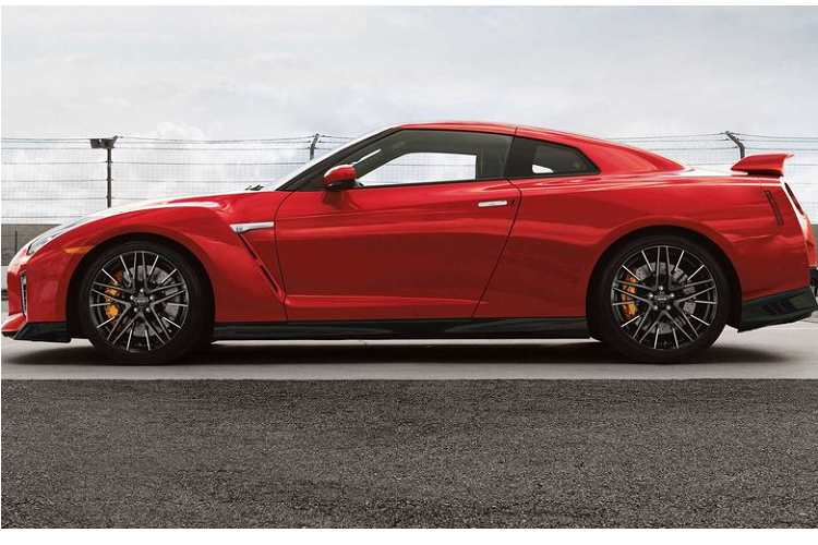 Thế hệ hiện tại của Nissan GT-R đã có mặt trên thị trường hơn một thập kỷ, kể từ lần đầu tiên ra mắt tại Mỹ vào năm 2009. Trong những năm qua, GT-R đã nhận được vô số các bản cập nhật và phiên bản đặc biệt nhưng hãng chưa từng lên tiếng xác nhận xem khi nào Nissan GT-R hoàn toàn mới xuất hiện.