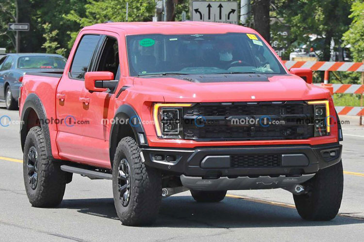 Hãy cùng chờ đợi Ford giới thiệu “hàng khủng” – Ford F-150 Raptor R 2023 vào ngày 18/7 sắp tới. Sau khi được ra mắt, trong tương lai gần siêu bán tải Ford F-150 Raptor R 2023 chắc chắn sẽ được đưa về Việt Nam để phục vụ nhu cầu chơi bán tải cỡ lớn – công suất mạnh mẽ của các “đại gia” Việt, bất chấp mức giá sau thuế không hề rẻ.