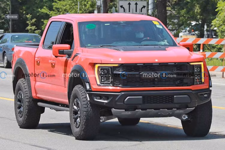 Hãy cùng chờ đợi Ford giới thiệu “hàng khủng” – Ford F-150 Raptor R 2023 vào ngày 18/7 sắp tới. Sau khi được ra mắt, trong tương lai gần siêu bán tải Ford F-150 Raptor R 2023 chắc chắn sẽ được đưa về Việt Nam để phục vụ nhu cầu chơi bán tải cỡ lớn – công suất mạnh mẽ của các “đại gia” Việt, bất chấp mức giá sau thuế không hề rẻ.