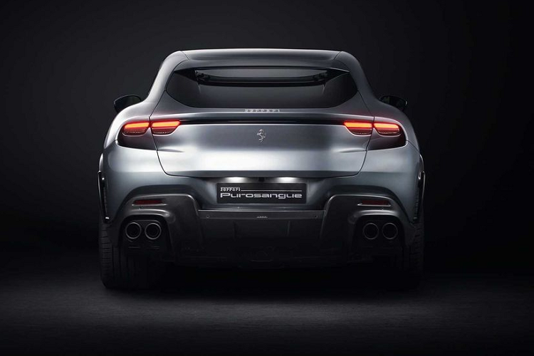Ferrari Purosangue được kỳ vọng trở thành đối thủ trực tiếp với chiếc siêu SUV nổi tiếng Lamborghini Urus. Theo một số thông tin, Purosangue có giá khoảng 390.000 Euro (tương đương 9,4 tỷ VNĐ) tại Ý. Dây chuyền sản xuất bắt đầu ngay trong năm nay và những chiếc xe đầu tiên sẽ tới tay khách hàng vào khoảng quý 2 năm 2023. 