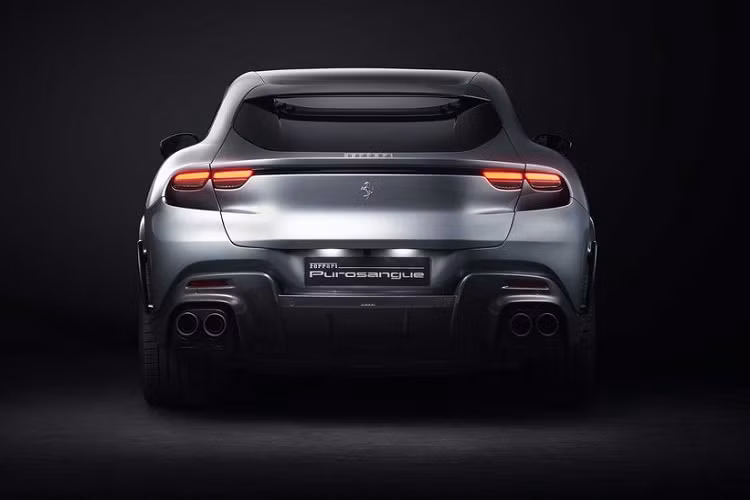 Ferrari Purosangue được kỳ vọng trở thành đối thủ trực tiếp với chiếc siêu SUV nổi tiếng Lamborghini Urus. Theo một số thông tin, Purosangue có giá khoảng 390.000 Euro (tương đương 9,4 tỷ VNĐ) tại Ý. Dây chuyền sản xuất bắt đầu ngay trong năm nay và những chiếc xe đầu tiên sẽ tới tay khách hàng vào khoảng quý 2 năm 2023. 