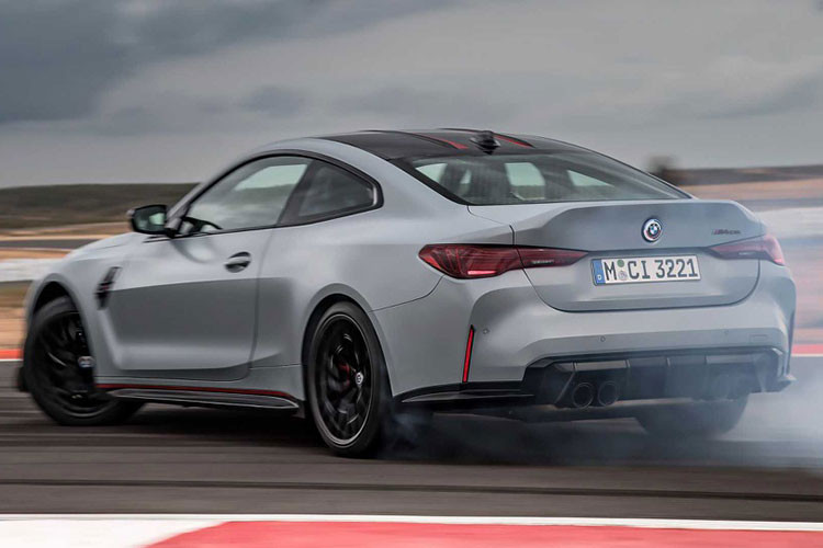 Với thay đổi ở khung gầm, hệ thống phanh gốm M Carbon là tùy chọn trên M4 Competion giờ đây là trang bị tiêu chuẩn của M4 CSL. Hệ thống treo thấp hơn khoảng 7,62 mm so với Competition do đã được hiệu chỉnh lại với lò xo được tối ưu hóa, phần mềm và van điều tiết thích ứng, cũng như thanh cân bằng của CSL.