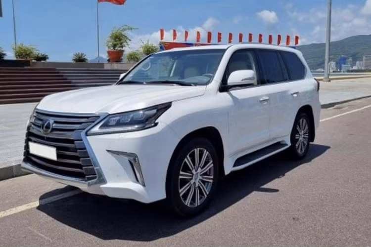 Dau gia 2 xe Lexus LX570 vo chu, tu 1,2 ty tai Thai Binh