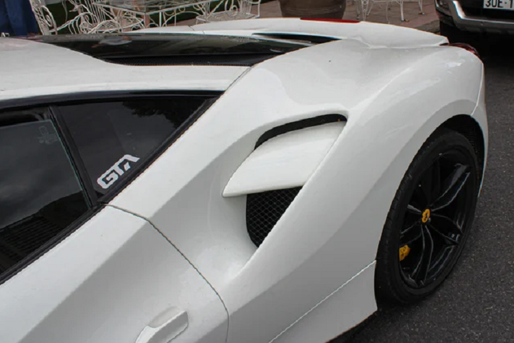 Ferrari 488 GTB mang trong mình động động cơ V8 tăng áp kép dung tích 3.9L mạnh mẽ, kết hợp cùng hộp số ly hợp kép 7, sản sinh công suất 661 mã lực tại vòng tua 8.000 vòng/phút và mô-men xoắn cực đại 760Nm tại 3.000 vòng/phút.