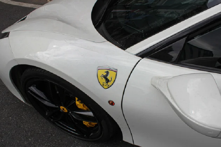Thời điểm hiện tại đã có tới hơn 20 chiếc được đưa về nước theo dạng nhập khẩu tư nhân, bao gồm cả GTB và Spider. Siêu xe Ferrari đến từ Ý này luôn gây mọi sự chú ý, thu hút mọi ánh mắt người đi đường nhờ những đường thiết kế đặc trưng, khỏe không, thể thao, và cực kỳ cuốn hút.