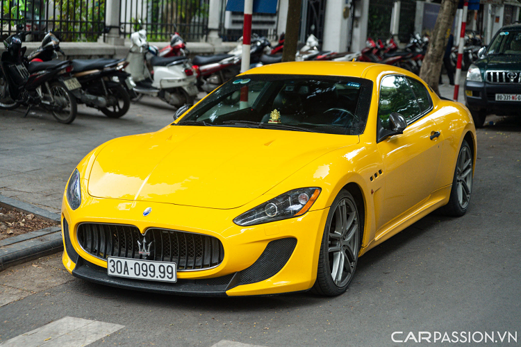 Ngoại thất của chiếc Granturismo này sở hữu lớp sơn màu vàng “Giallo GranTurismo”. Phiên bản MC Sportline được trang bị nhiều chi tiết khác biệt so với bản tiêu chuẩn.
