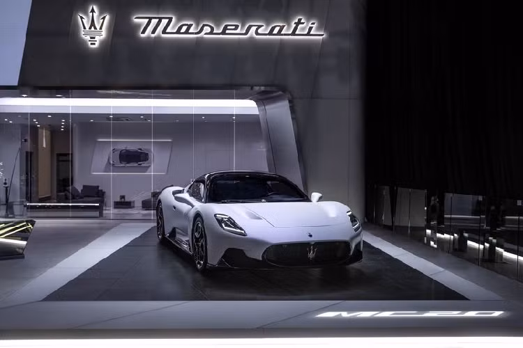 Cụ thể, một số nhân viên bán hàng tại Maserati Việt Nam cho biết vào Quý II năm 2022, sẽ có khoảng 2 siêu xe Maserati MC20 chính hãng được mang về nước để ra mắt cũng như chào hàng các đại gia. Hiện chưa rõ 2 chiếc này sẽ có màu gì.
