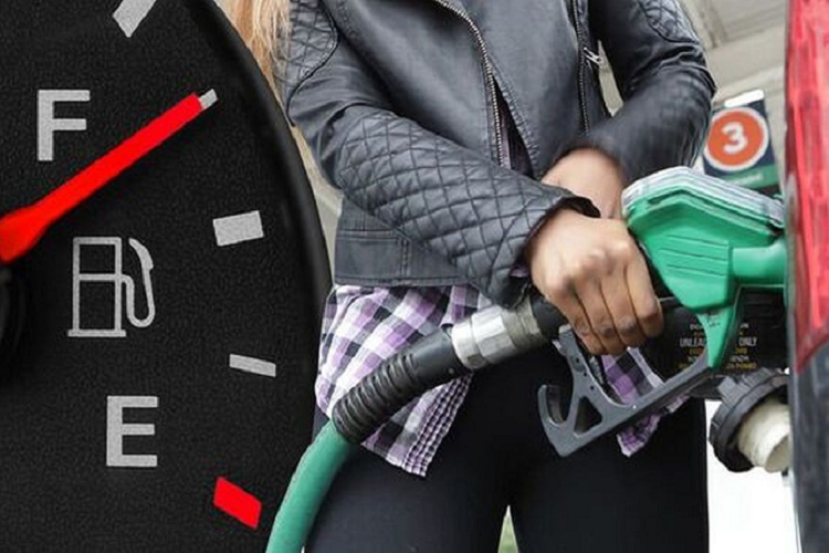 Các loại phụ gia tiết kiệm nhiên liệu được quảng cáo là có tác dụng tiết kiệm từ 15-30% nhiên liệu, giảm cặn bám trong bộ chế hòa khí, kim phun, xu-pap, buồng đốt, giảm khí thải ô nhiễm môi trường và tăng hiệu suất động cơ. Kèm theo đó là lời khẳng định không nguy hại, đã được kiểm định. Theo các quảng cáo này thì sản phẩm viên tiết nén kiệm xăng giá thành rẻ nhưng tiết kiệm được cả trăm nghìn đồng.