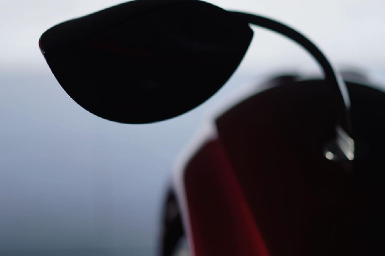 Giá xe Pagani Huayra trên thế giới lúc mới ra mắt là 1,3 triệu đô la, tương đương 28 tỷ đồng nhưng để lăn bánh tại Malaysia, ước tính siêu phẩm thần gió của Tunku Idris Iskandar Ismail phải đóng thuế cũng như chi phí khác lên đến trên 80 tỷ đồng. 