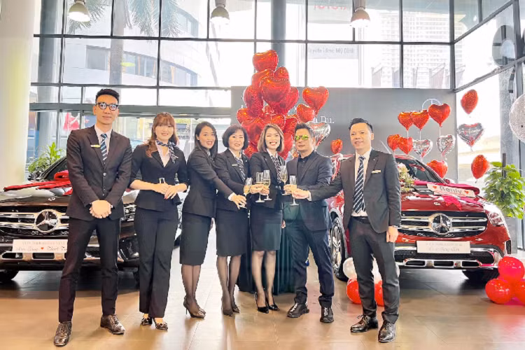 Mercedes-Benz GLC 200 hạng sang có thể xem là mẫu xe nổi bật nhất được Bằng Kiều tậu trong hơn 1 thập kỷ qua, hiện chưa rõ nam ca sĩ này đã bỏ ra bao nhiêu tiền để sở hữu xe Mercedes-Benz GLC 200.