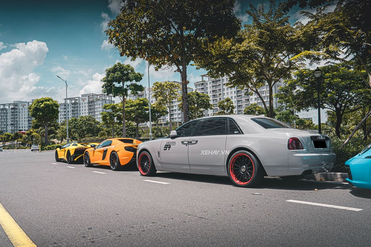 Gần đây, chiếc Lamborghini Aventador SV Roadster này đã được một người chơi xe ở Sài Gòn mua lại, nhờ vậy mà giới mê xe trong nước có nhiều cơ hội diện kiến siêu phẩm này hơn.