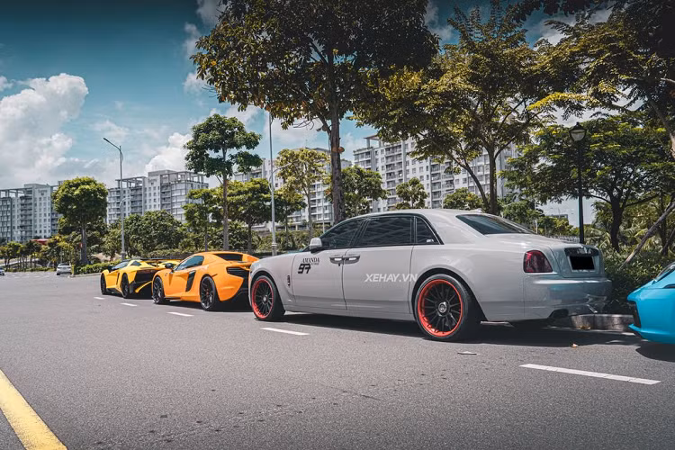 Gần đây, chiếc Lamborghini Aventador SV Roadster này đã được một người chơi xe ở Sài Gòn mua lại, nhờ vậy mà giới mê xe trong nước có nhiều cơ hội diện kiến siêu phẩm này hơn.