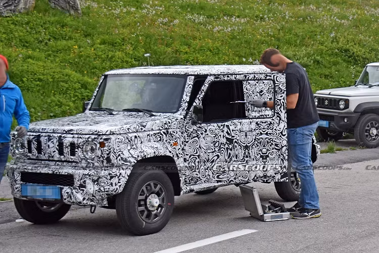 Theo một số nguồn tin từ Ấn Độ, Suzuki Jimny 5 cửa sẽ có chiều dài cơ sở 2.550 mm, lớn hơn 300 mm so với biến thể 3 cửa. 