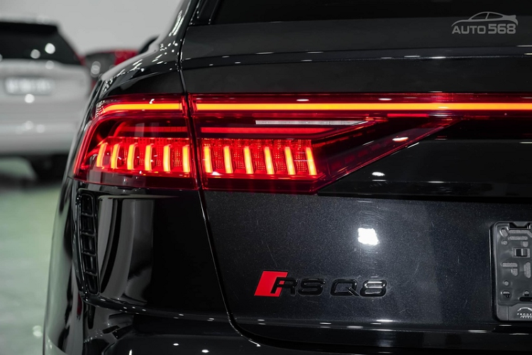Giá xe Audi RS Q8 tại Việt Nam hiện vẫn chưa được tiết lộ, nhưng chắc chắn sẽ cao hơn nhiều lần so với giá xe ở Mỹ (khoảng 2,29 tỷ đồng).