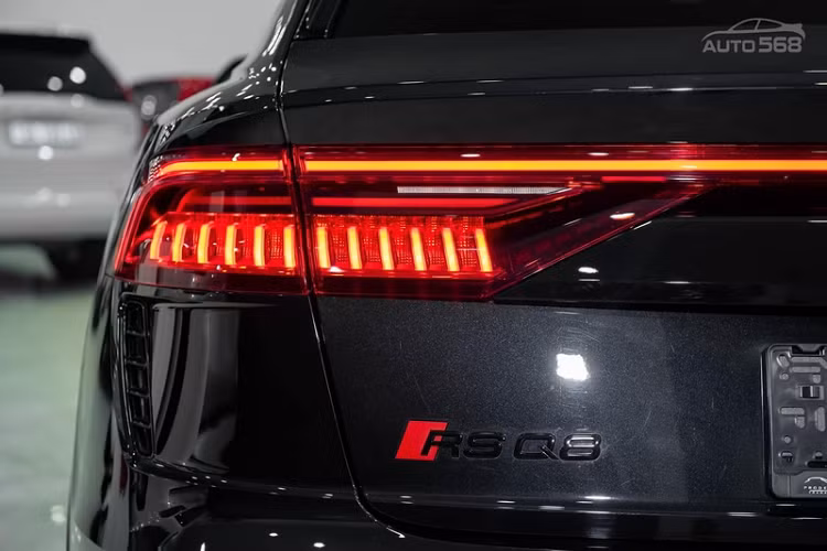 Giá xe Audi RS Q8 tại Việt Nam hiện vẫn chưa được tiết lộ, nhưng chắc chắn sẽ cao hơn nhiều lần so với giá xe ở Mỹ (khoảng 2,29 tỷ đồng).