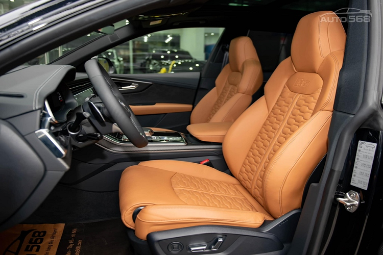 Audi RS Q8 có thể được coi là một phiên bản "giá rẻ" của Lamborghini Urus vì 2 mẫu xe này sử dụng chung khung gầm, động cơ, hộp số.