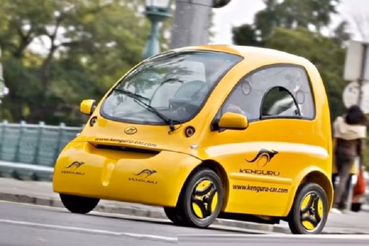 Zoern đã hợp tác với Istvan Kissaroslaki (người sáng tạo ban đầu của chiếc xe) để chuyển công ty đến Austin, Texas và đã tích cực thu hút các nhà đầu tư. Đến năm 2014, Kengurus đã được sản xuất hoàn toàn tại Mỹ.