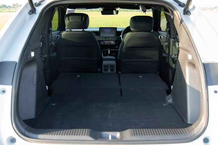 Vì được định giá cao trong phân khúc, Honda HR-V chỉ hấp dẫn được một tệp khách hàng nhỏ, đa phần là khách hàng ở độ tuổi trung niên, sử dụng để phục vụ cho gia đình và ít chạy dịch vụ.