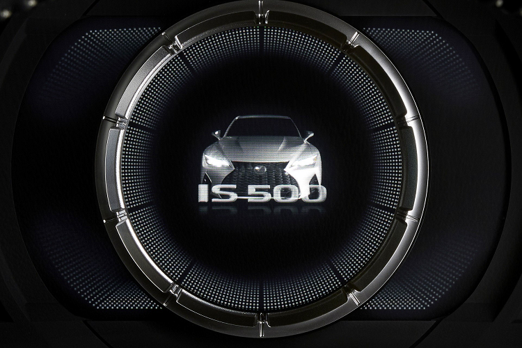 Với mức giá này, người dùng có thể lựa chọn phiên bản IS 500 tương đương với phiên bản được cung cấp ở thị trường nước ngoài.
