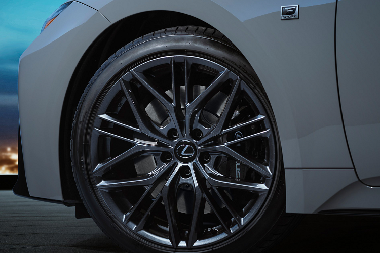 Giá cho IS 500 F Sport Performance “tiêu chuẩn” có giá khởi điểm ở mức chỉ từ 62.163 Đô.