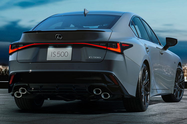 Thương hiệu cũng tiến hành nâng cấp thêm cho xe một số chi tiết độc đáo giúp phân biệt phiên bản First Edition với xe tiêu chuẩn.