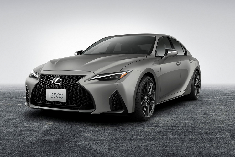 Nhằm kỷ niệm sự kiện ra mắt của mẫu xe này, thương hiệu xe sang Nhật Bản đã quyết định cho ra đời một phiên bản đặc biệt Lexus IS 500 F Sport Performance First Edition 2022 mới.
