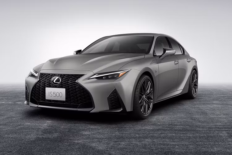 Nhằm kỷ niệm sự kiện ra mắt của mẫu xe này, thương hiệu xe sang Nhật Bản đã quyết định cho ra đời một phiên bản đặc biệt Lexus IS 500 F Sport Performance First Edition 2022 mới.