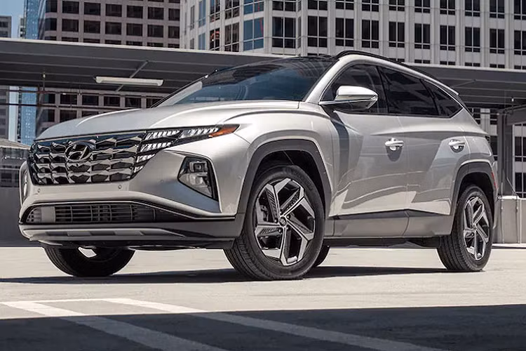 Những trang bị đáng chú ý còn lại của Hyundai Tucson L 2023 ở thị trường Trung Quốc là cảm biến đỗ xe trước/sau, camera 360 độ và tính năng tự động đưa xe vào giữa làn đường