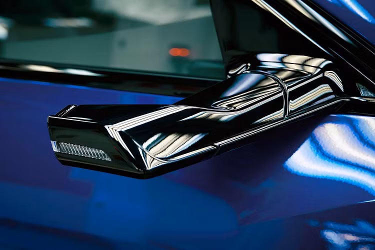 Audi Q8 e-tron và Q8 e-tron Sportback mang lại hiệu suất cao hơn, tính khí động học được cải thiện cũng như hiệu suất sạc và dung lượng pin cao hơn, từ đây giúp phạm vi WLTP tăng lên tới 582 km ở SUV và lên đến 600 km ở phiên bản Sportback khi được trang bị gói pin 115 kWh lớn hơn (gói 92 kWh là tiêu chuẩn).