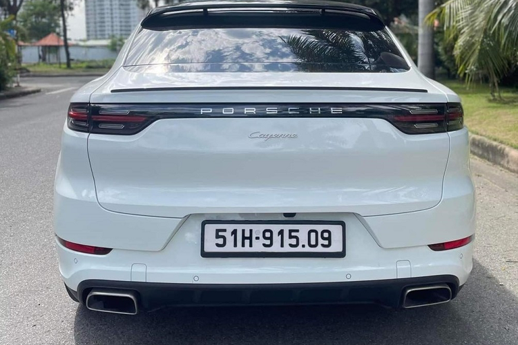 Động cơ này giúp Porsche Cayenne Coupe bản tiêu chuẩn tăng tốc từ vị trí xuất phát lên 100 km/h trong thời gian 6 giây, nếu có thêm sự lựa chọn là gói Sport Chrono, thời gian tăng tốc sẽ nhanh hơn 0,1 giây. Porsche Cayenne Coupe có vận tốc tối đa 243 km/h.