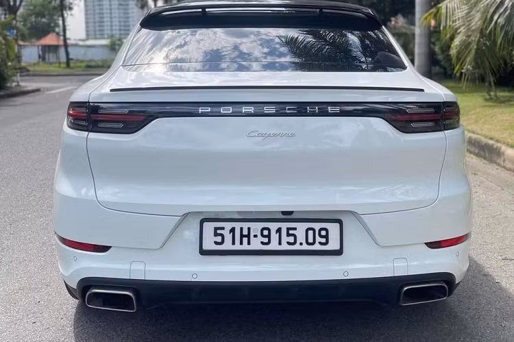 Động cơ này giúp Porsche Cayenne Coupe bản tiêu chuẩn tăng tốc từ vị trí xuất phát lên 100 km/h trong thời gian 6 giây, nếu có thêm sự lựa chọn là gói Sport Chrono, thời gian tăng tốc sẽ nhanh hơn 0,1 giây. Porsche Cayenne Coupe có vận tốc tối đa 243 km/h.