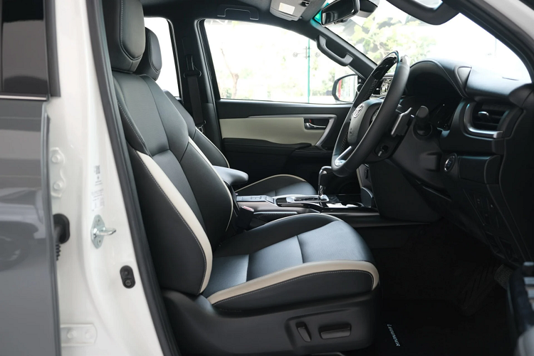 Không có thay đổi về động cơ và hệ truyền động, Fortuner Legender phiên bản kỷ niệm 60 năm tại Thái Lan sử dụng động cơ dầu 2.8L tăng áp đơn (1GD-FTV) mang công suất 201 mã lực tại 3.400 vòng/phút và mô men xoắn cực đại 500Nm tại dải vòng tua từ 1.600 - 2.800 vòng/phút. Xe sử dụng kết hợp với hộp số tự động 6 cấp (6AT), và hệ dẫn động 2 cầu (4x4).