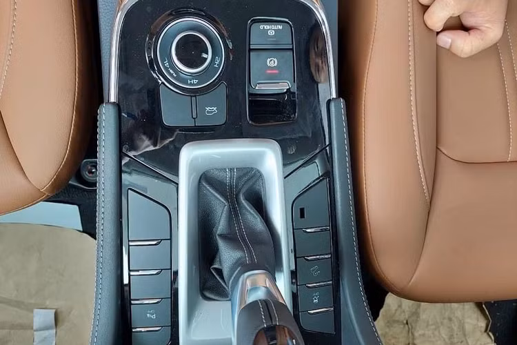 Ngay từ tên gọi có thể thấy, Isuzu mU-X 2022 chỉ sử dụng cấu hình động cơ 1.9L duy nhất, cho công suất 150 mã lực, và mô-men xoắn 350 Nm. Khối động cơ này đi kèm hộp số tự động 6 cấp hoặc số sàn 6 cấp. So với các đối thủ hiện nay, động cơ này được xem là yếu hơn.