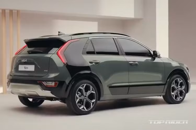 Theo hãng Kia, Niro Hybrid thế hệ mới chỉ tiêu thụ lượng xăng trung bình 20,8 km/lít (khoảng 4,8 lít/100 km) nếu dùng vành 16 inch. Con số tương ứng nếu xe dùng vành 18 inch là 19,1 km/lít (khoảng 5,2 lít/100 km). So với thế hệ cũ, mẫu xe này tiết kiệm xăng hơn đáng kể.